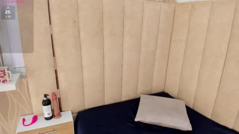 abby_swett1 online show from November 3, 2025, 2:07 pm