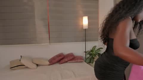 Abby Linx online show from September 26, 2025, 12:20 pm