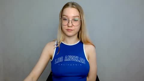 Abby Lovense is active online show from February 23, 2025, 11:44 am