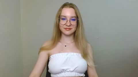 Snapshot of abbymoore__ chatting on July 13, 2026, 11:35 am Abby Lovense is active online show from July 13, 2026, 11:35 am