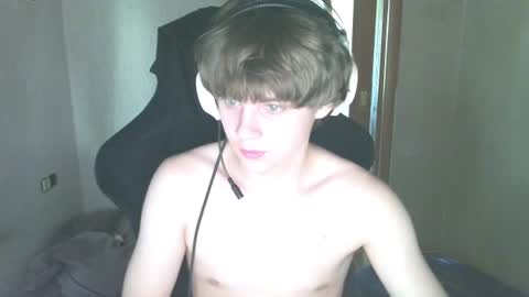 Snapshot of abbysal_blade chatting on June 17, 2026, 7:11 am abbysal_blade online show from June 17, 2026, 7:11 am