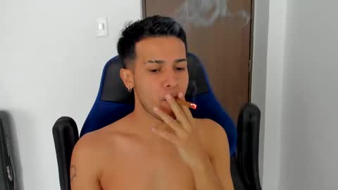 Independence model AbelAsburgo online show from December 26, 2024, 7:38 pm