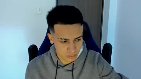 Independence model AbelAsburgo online show from February 12, 2025, 11:18 am