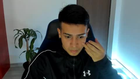 Independence model AbelAsburgo online show from October 15, 2025, 6:52 pm