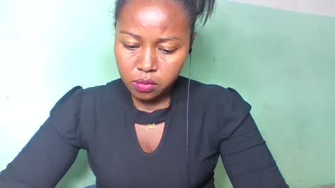 abella677022 online show from June 19, 2026, 6:01 pm