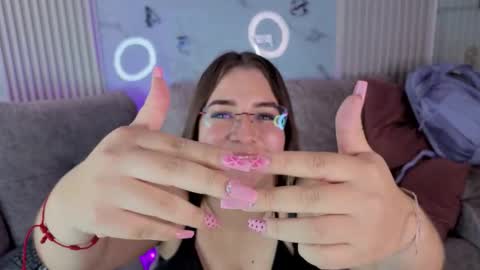 abella_as_ online show from April 11, 2026, 1:37 pm
