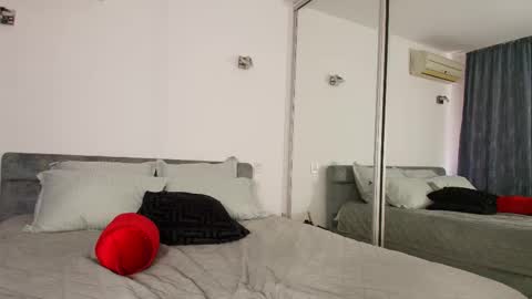 Mermaid online show from February 7, 2026, 11:58 am