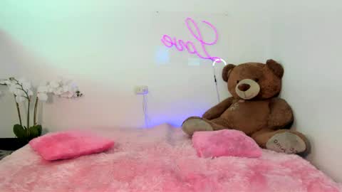 Snapshot of abellaconnor chatting on January 8, 2025, 7:24 pm Abella and Kendra online show from January 8, 2025, 7:24 pm