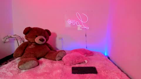 Snapshot of abellaconnor chatting on January 11, 2025, 11:35 pm Abella and Kendra online show from January 11, 2025, 11:35 pm