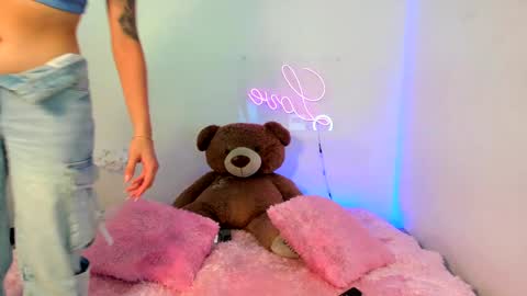 Snapshot of abellaconnor chatting on January 14, 2025, 7:53 pm Abella and Kendra online show from January 14, 2025, 7:53 pm