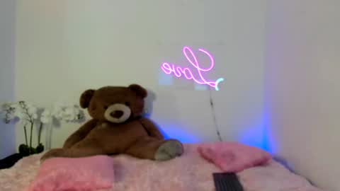 Snapshot of abellaconnor chatting on January 24, 2025, 9:58 pm Abella and Kendra online show from January 24, 2025, 9:58 pm