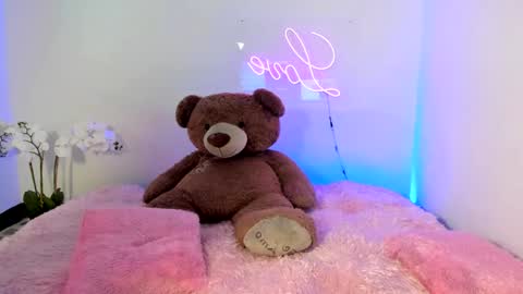 Snapshot of abellaconnor chatting on January 25, 2025, 10:28 pm Abella and Kendra online show from January 25, 2025, 10:28 pm