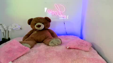 Snapshot of abellaconnor chatting on January 28, 2025, 8:58 pm Abella and Kendra online show from January 28, 2025, 8:58 pm