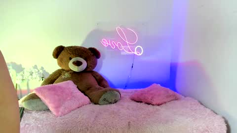 Snapshot of abellaconnor chatting on February 7, 2025, 9:48 pm Abella and Kendra online show from February 7, 2025, 9:48 pm