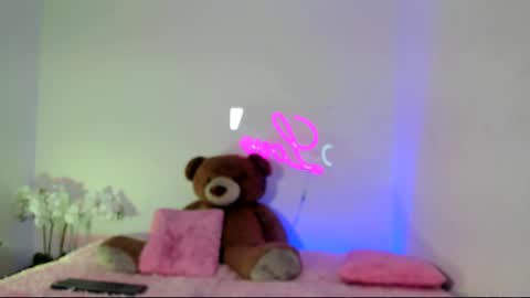 Snapshot of abellaconnor chatting on February 14, 2025, 1:56 am Abella and Kendra online show from February 14, 2025, 1:56 am