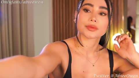 abie_owen online show from January 30, 2025, 11:34 pm