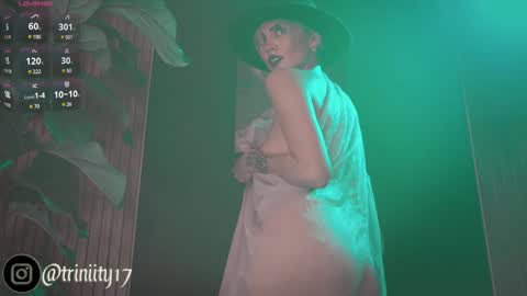 Snapshot of abril__colen chatting on December 30, 2024, 12:22 am April online show from December 30, 2024, 12:22 am