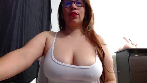 Snapshot of abril_bianchi chatting on October 31, 2025, 2:40 pm abril_bianchi online show from October 31, 2025, 2:40 pm