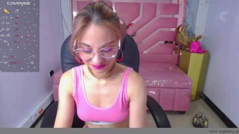 Snapshot of abril_ch_ chatting on May 2, 2026, 12:21 pm abril_ch_ online show from May 2, 2026, 12:21 pm