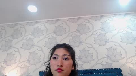 abril  online show from December 24, 2024, 2:44 pm