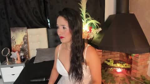 Snapshot of abril_riios chatting on June 7, 2026, 3:32 am Abril online show from June 7, 2026, 3:32 am