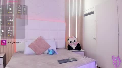 abril_snow online show from June 18, 2026, 7:51 pm