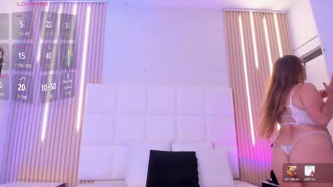 abril_snow online show from July 15, 2026, 8:03 pm