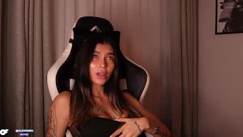 Snapshot of abril_w18 chatting on November 2, 2025, 11:40 pm My name is Alexa. Please say hello I like to chat with you. If you have requests please use tip online show from November 2, 2025, 11:40 pm