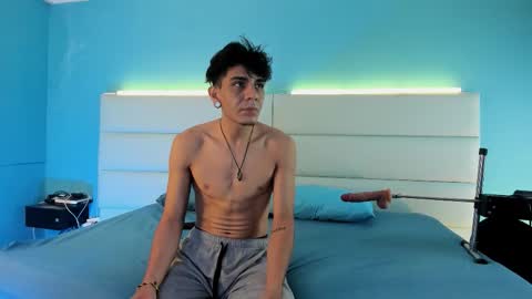 Abril and Julian online show from March 10, 2026, 11:48 am