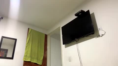 abrilsantosxo online show from June 11, 2026, 12:36 pm
