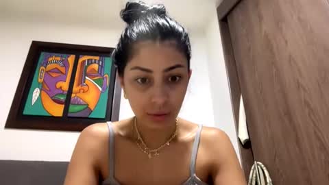 abrilsantosxo online show from June 12, 2026, 12:26 pm