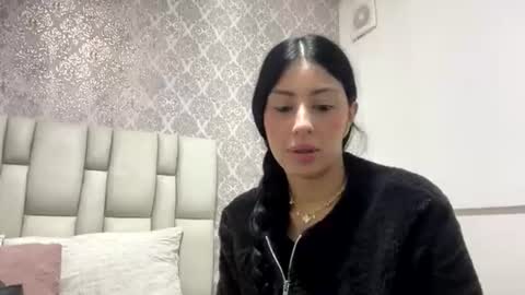 abrilsantosxo online show from June 13, 2026, 12:14 pm