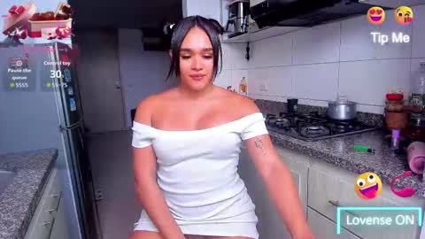 Snapshot of abrilstivenson_ chatting on September 8, 2025, 6:51 pm itis S O F I A online show from September 8, 2025, 6:51 pm