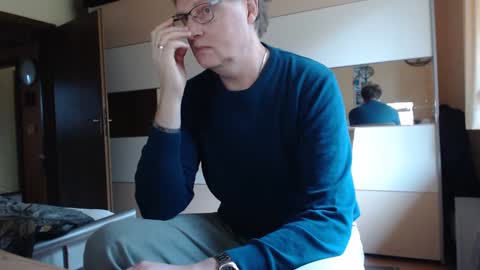 Snapshot of ach471 chatting on December 10, 2024, 10:17 am ach471 online show from December 10, 2024, 10:17 am