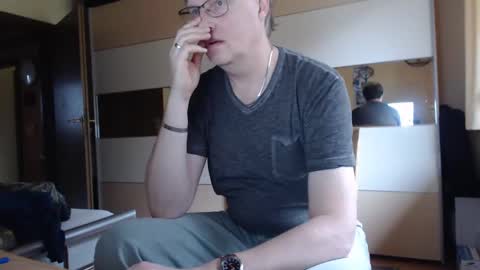 Snapshot of ach471 chatting on December 12, 2024, 10:02 am ach471 online show from December 12, 2024, 10:02 am