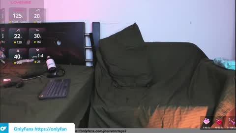 centric independent model   online show from February 22, 2025, 9:12 am