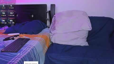 centric independent model   online show from September 12, 2025, 11:26 pm