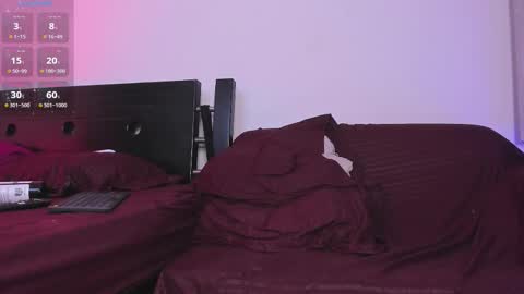 centric independent model   online show from November 19, 2025, 10:43 pm