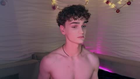 Snapshot of adam_21cm chatting on January 3, 2025, 10:19 pm Adam online show from January 3, 2025, 10:19 pm