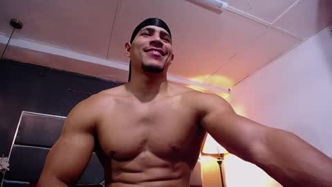 adam_fit19cm online show from October 7, 2025, 2:36 pm