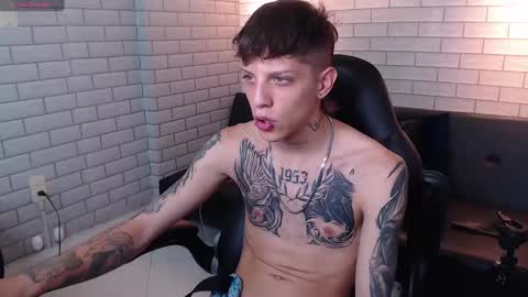 Snapshot of adam_hard_ chatting on January 7, 2025, 11:14 pm Adam online show from January 7, 2025, 11:14 pm