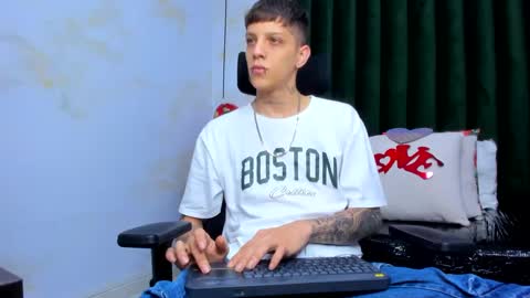 Snapshot of adam_hard_ chatting on February 14, 2025, 8:59 pm Adam online show from February 14, 2025, 8:59 pm