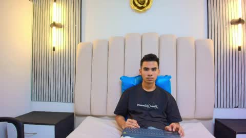 Adam online show from May 21, 2026, 7:43 pm