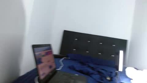 adam shilder7 online show from December 18, 2025, 1:22 am