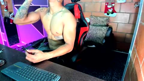 Snapshot of adam_valencia chatting on December 24, 2024, 2:43 am Adam Valencia online show from December 24, 2024, 2:43 am