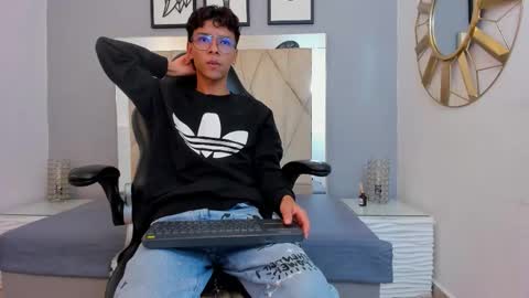 Adams Bobby online show from December 2, 2025, 11:26 am