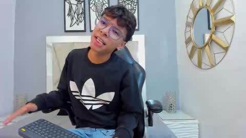 Adams Bobby online show from December 21, 2025, 11:28 am