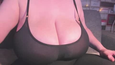 Victoria online show from April 25, 2026, 7:33 pm