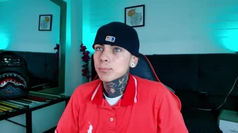 AdamsWalkerr  online show from April 22, 2026, 1:34 pm