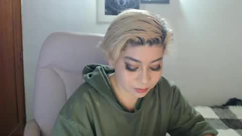 Snapshot of adan_romanoff chatting on December 4, 2025, 9:07 am adan_romanoff online show from December 4, 2025, 9:07 am